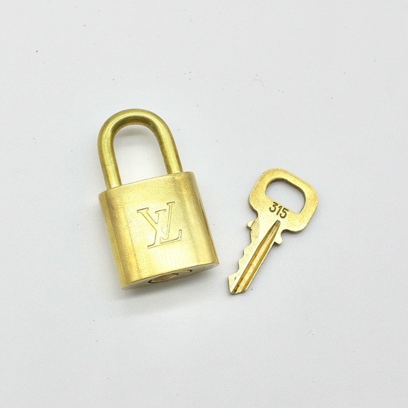 🍓LV Lock and Key #315 - Picture 2 of 4